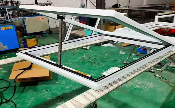 某地下车库出入口麦积排烟窗配置工程